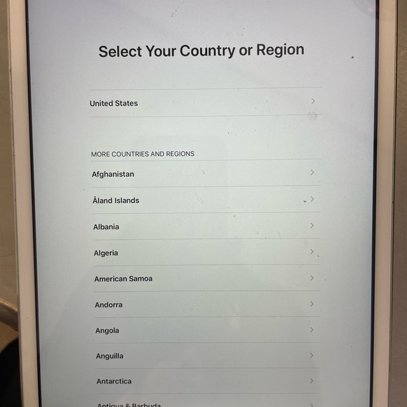iPad A1490 - Picture 2 of 5